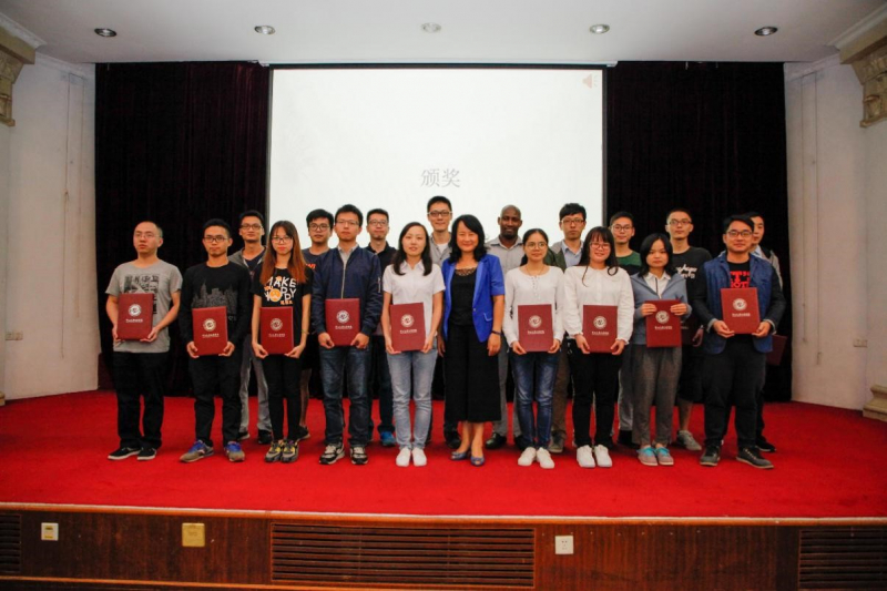 芙兰润心，志洁行芳——禁漫
物理学院、禁漫
2017年“芙兰励教奖学金” 颁奖典礼顺利举行