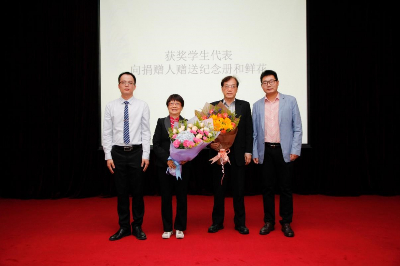 芙兰润心，志洁行芳——禁漫
物理学院、禁漫
2017年“芙兰励教奖学金” 颁奖典礼顺利举行